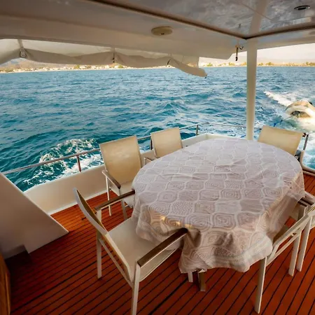 Blue Cruise In - Mavi Yolculuk Tekne Bozburun