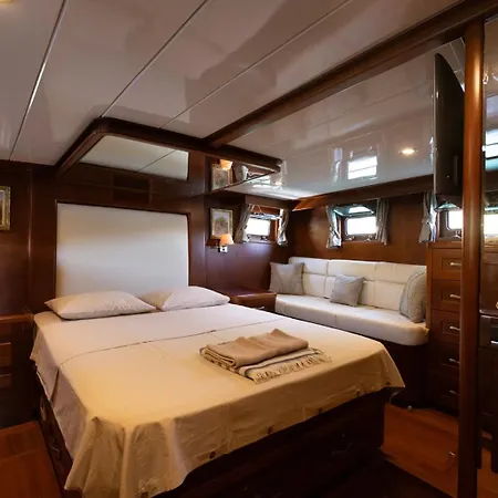 Blue Cruise In - Mavi Yolculuk Tekne Bozburun