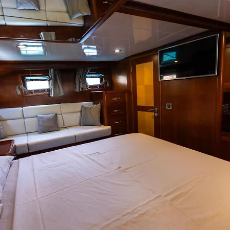 Blue Cruise In - Mavi Yolculuk Tekne Bozburun