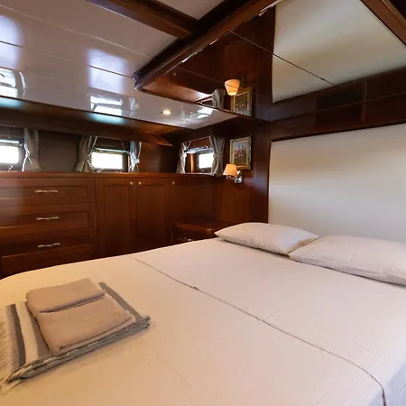 Blue Cruise In - Mavi Yolculuk Tekne Bozburun