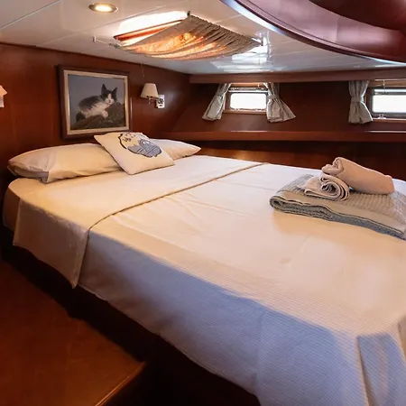 Blue Cruise In - Mavi Yolculuk Tekne Bozburun